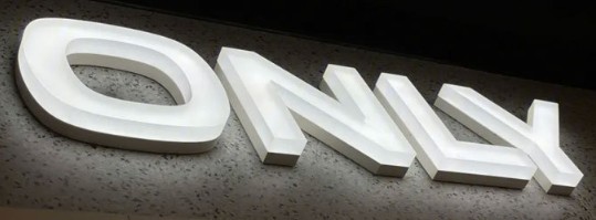 Outdoor Customized Luminous 3D Acrylic Signage for Mini Letter Logo Shop Adversting