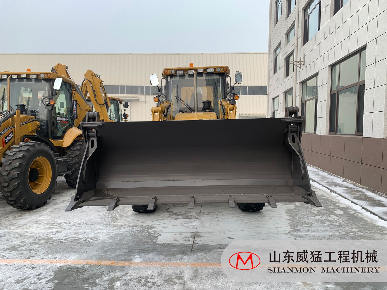 4-in1-bucket-02