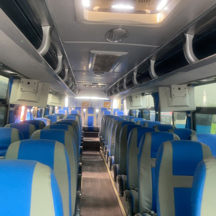 50 Seats Diesel Engine Used Youtong Bus Luxury Coach with Engine Capacity 8L