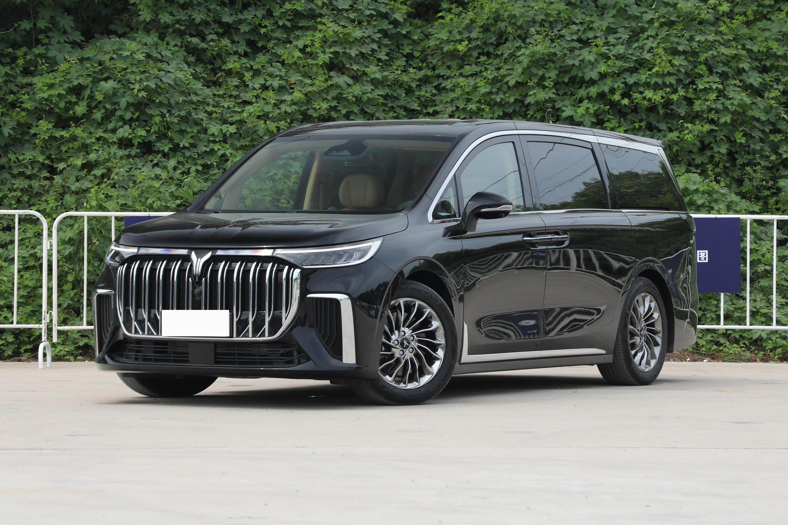 PHEV Plug In Hybrid Electric Vehicle 1.5T 4WD MPV EV Car 200km/H VOYAH DREAMER