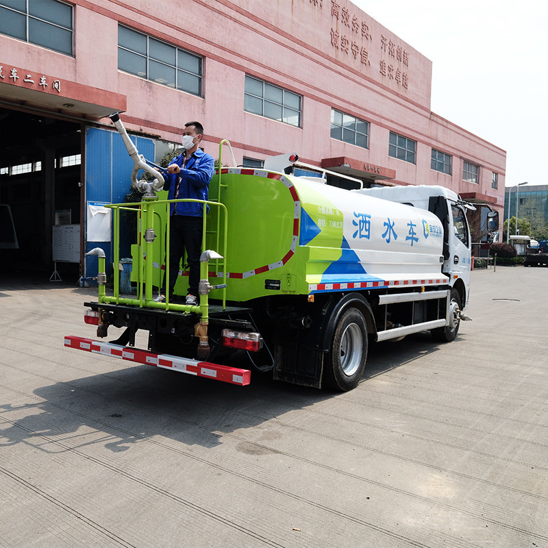 Dust Suppression Road Watering Truck With 11.1 Cubic Meter Tank Eco Friendly