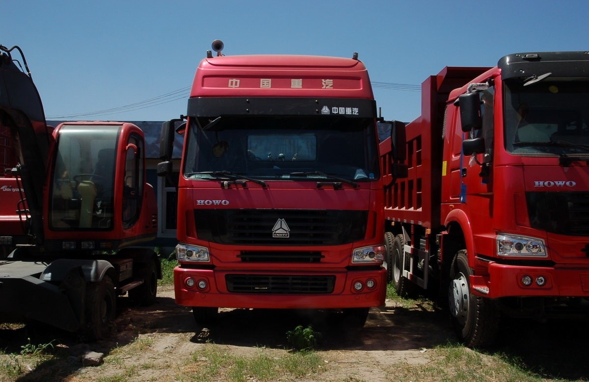 Sinotruk HOWO 6X2 Tractor Trailer Truck 410 HP