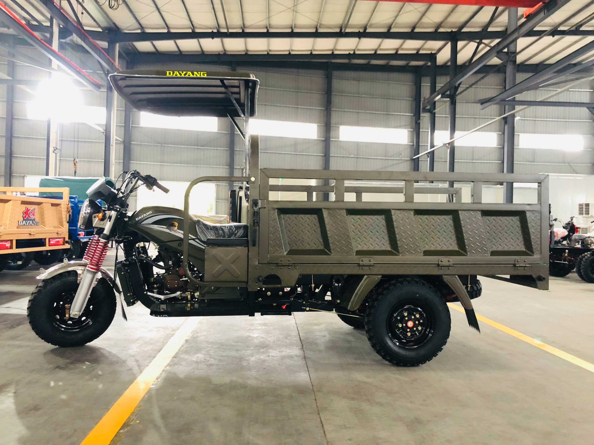 DAYANG 200cc/250cc/300cc Cargo Tricycle for Passenger Transport in Tanzania and Africa