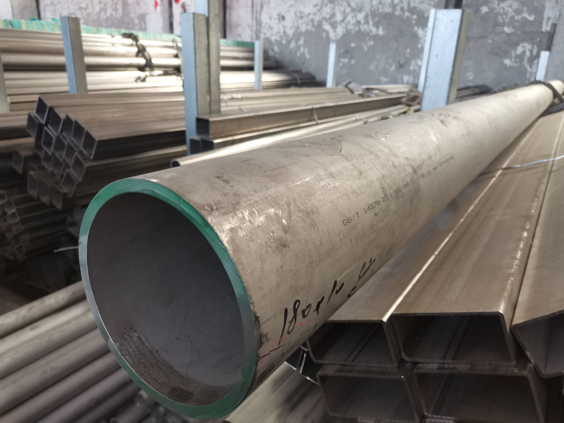 30mm ASTM 304 Black Surface Seamless Stainless Steel Pipe