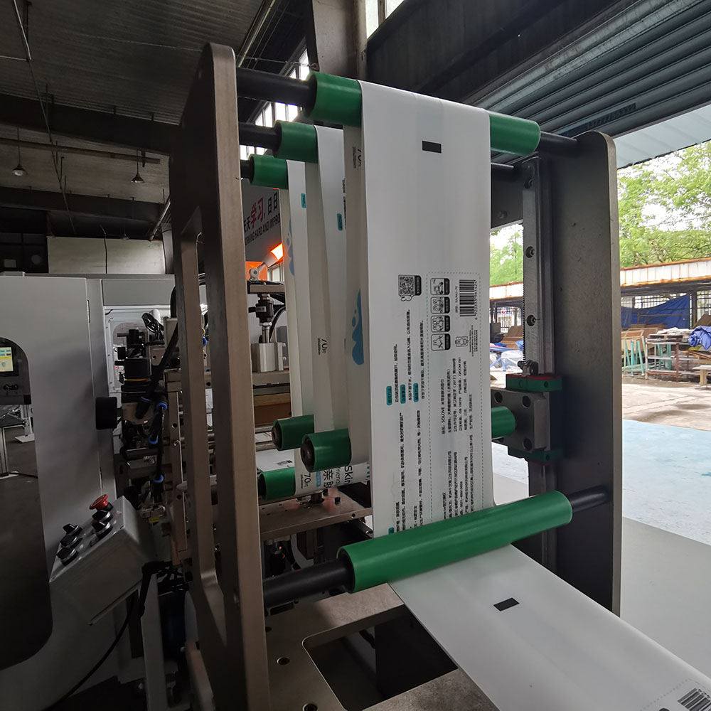 Air Supply Facial Single Wet Tissue Packing Machine for Quick Packaging
