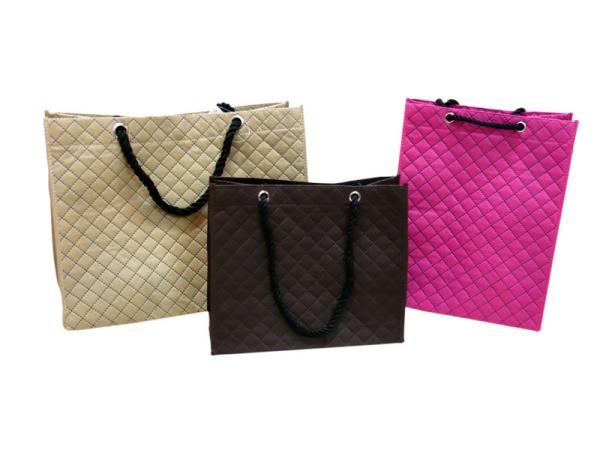Quality Recyclable Colorful 75g Square Veins Quilted Non Woven Carry Bag With Twist Rope for sale