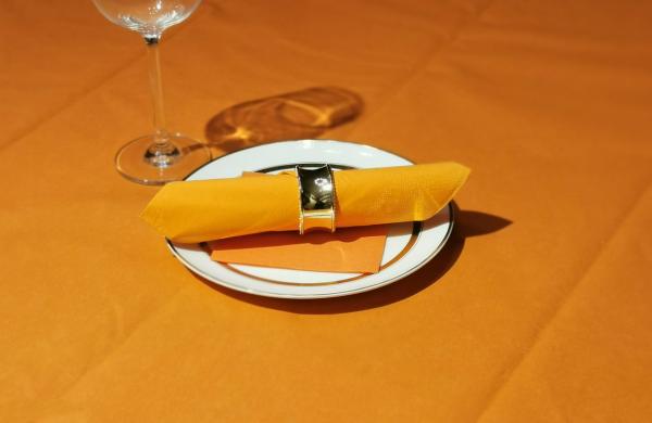 Buy cheap Disposable 2ply 274CM Length Airlaid Tablecloth Virgin Wood Pulp Soft Color from wholesalers