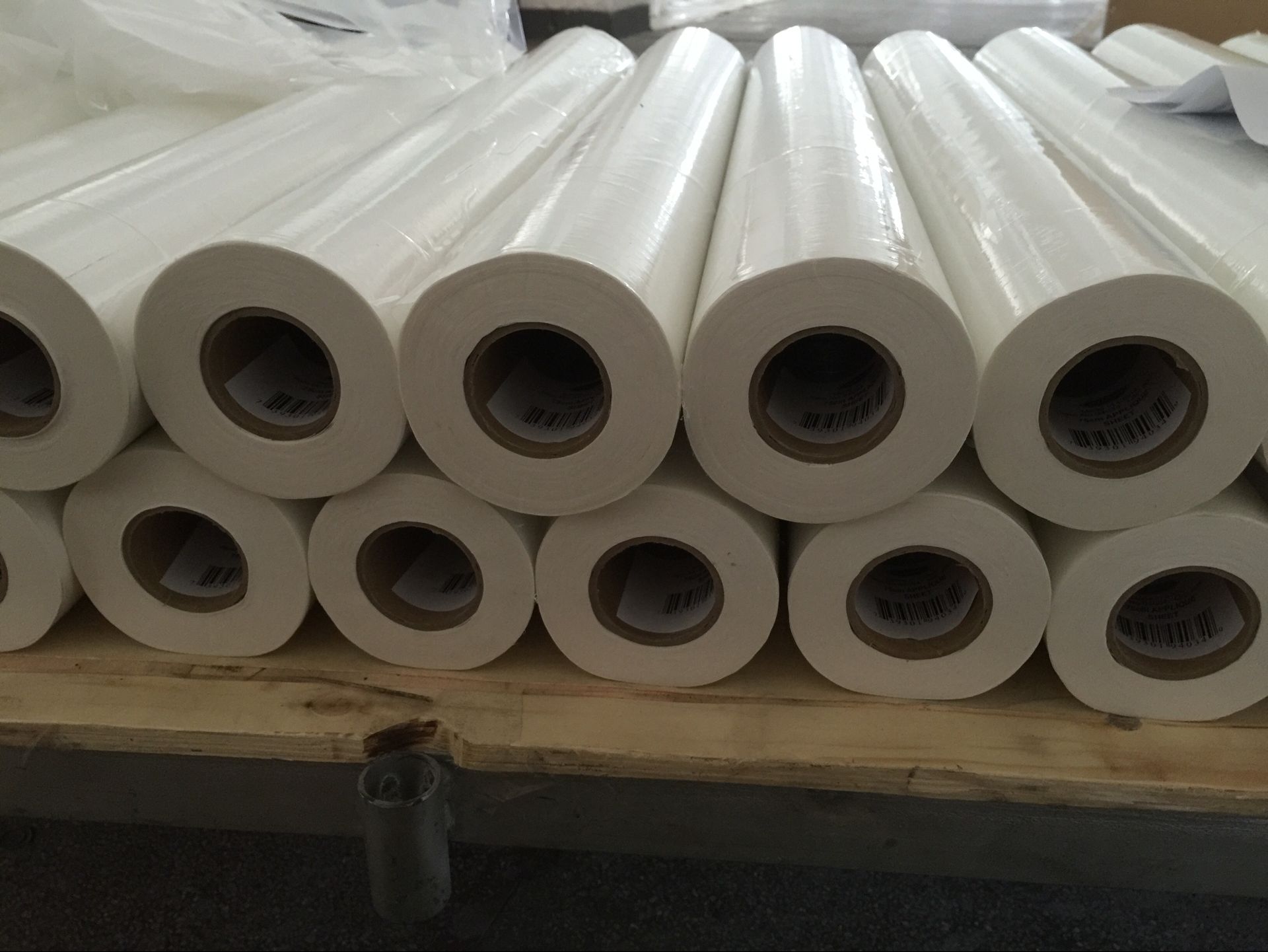 Gaoxin 100% Polyester Backing Paper Cutaway Adhesive Stabilizer Embroidery Interlining