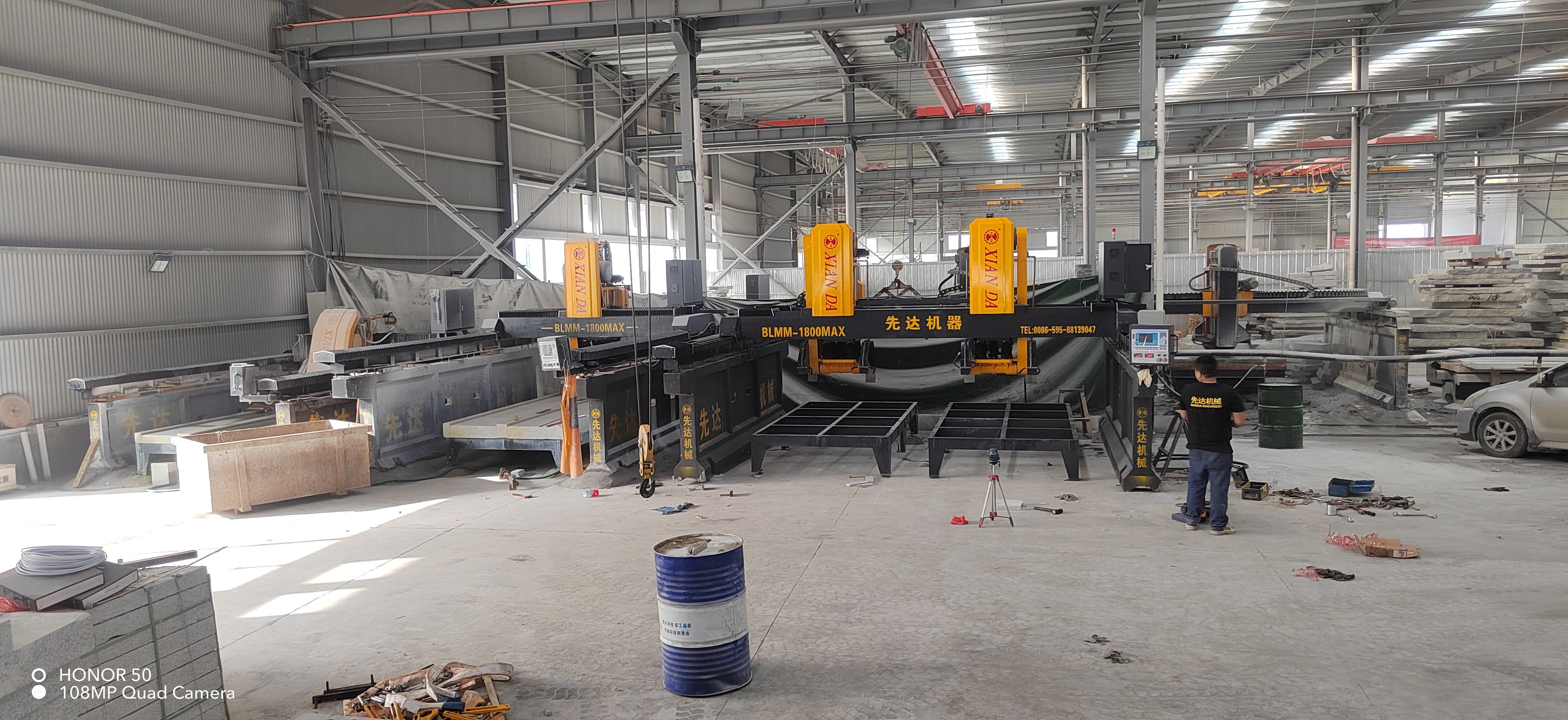 Dual beam bridge type linear cutting and milling machine for large scale special-shaped stone