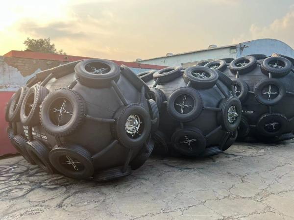 Buy cheap Good Quality STS 50Kpa Black Pneumatic Rubber Fender Yokohama Type Fender from wholesalers