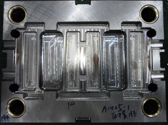 Trim Clip POM Plastic Injection Molding Part Pin Point Gate P20 AB Plate