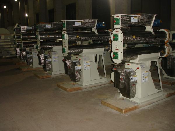 Buy cheap 1.5th Small Ring Die Pellet Mill Fish Chicken Poultry Feed Pellet Machine from wholesalers