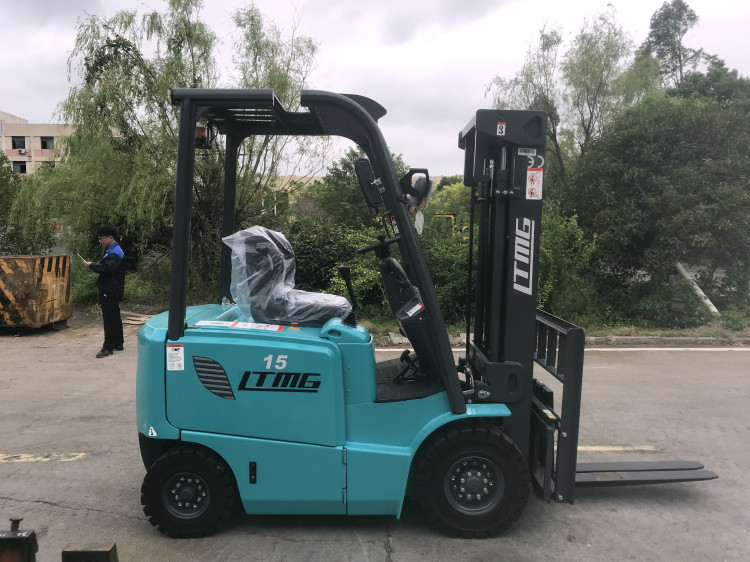 Portable Electric Forklift Truck 1.5 Ton With 48V Battery Work In Refrigeration Storage
