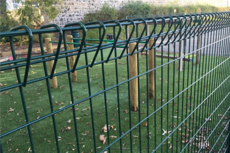 V Profiled Welded Mesh Fencing 50x50mm 50x100mm 3D Curved Fence