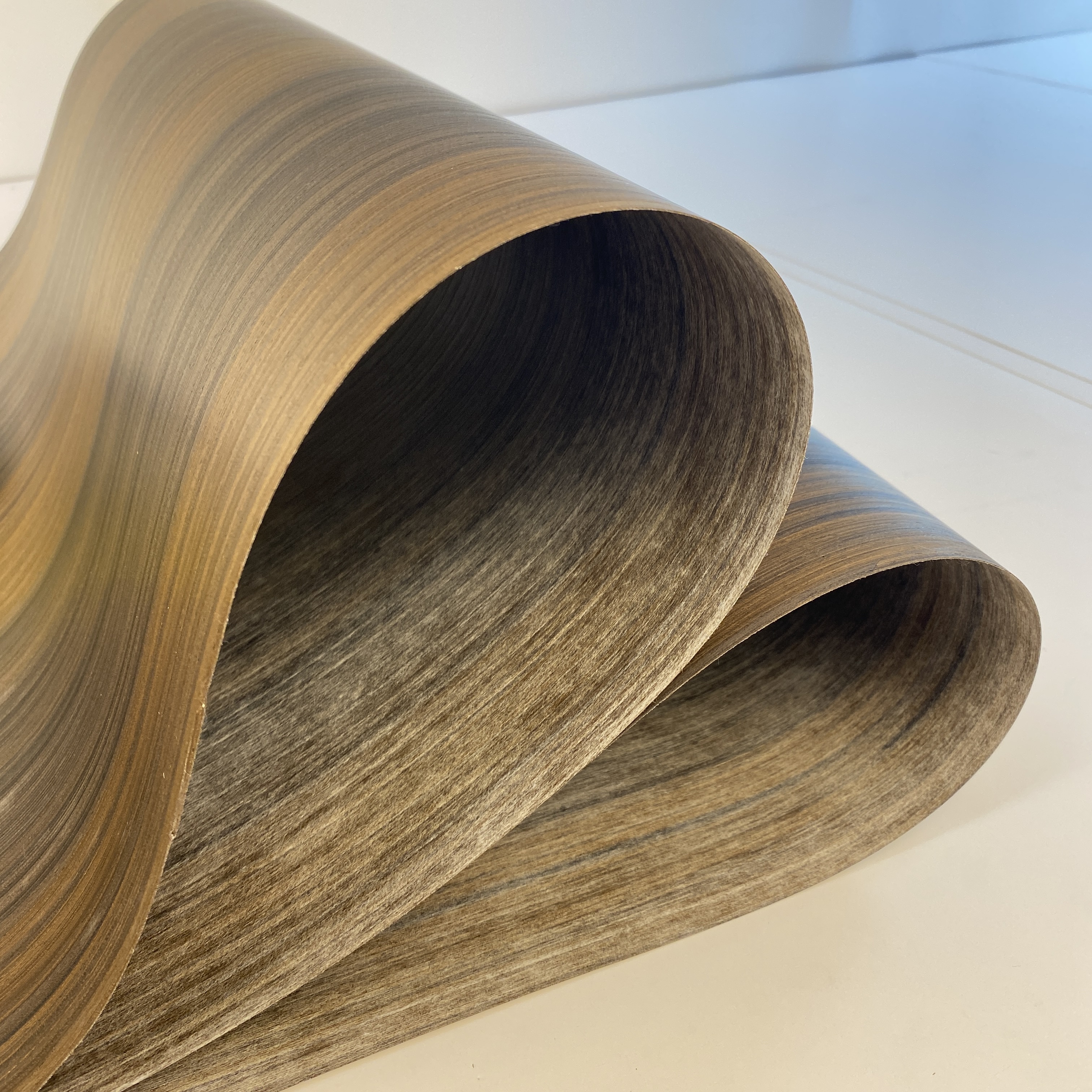Natural Solid Engineered Wood Veneer Smoked Eucalyptus Wood Veneer for Decorating Panel Furniture