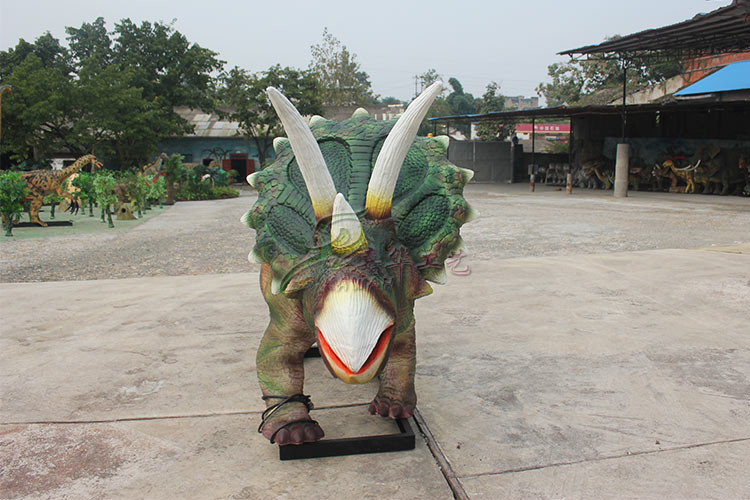 Interactive Show Amuseument Triceratops For Large Central Park By Handmade