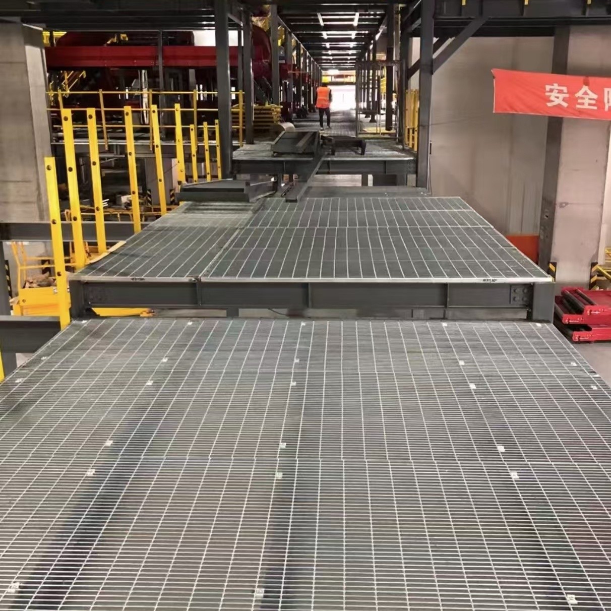 Galvanized Finish Industrial Steel Grating Made From Pattern Plate Machine Pressure Welding