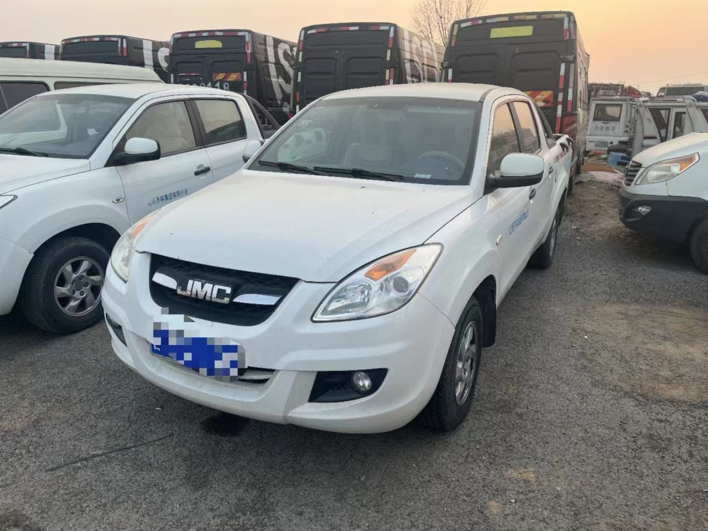 Used Oil Trucks Double Seating 4 Doors Oil Engine 4×2 Drive Mode Manual Transmission JMC Pickup