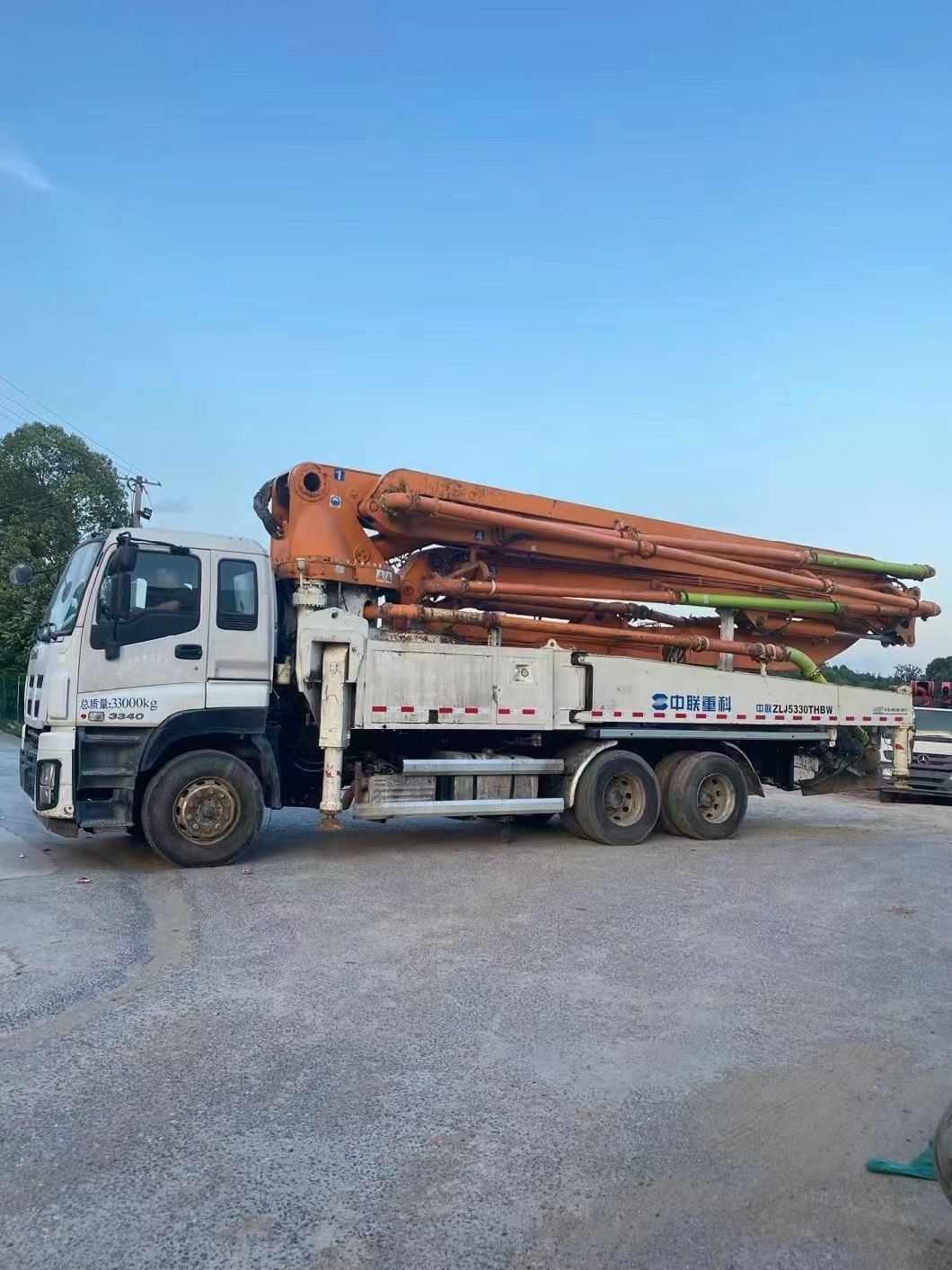 Zoomlion 47m Batching Plate Track Mounted Pump Second Pump Truck