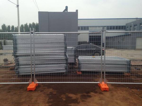 Quality Industrial Pre Made Chain Link Fence Panels / Retractable Pool Safety Fence for sale