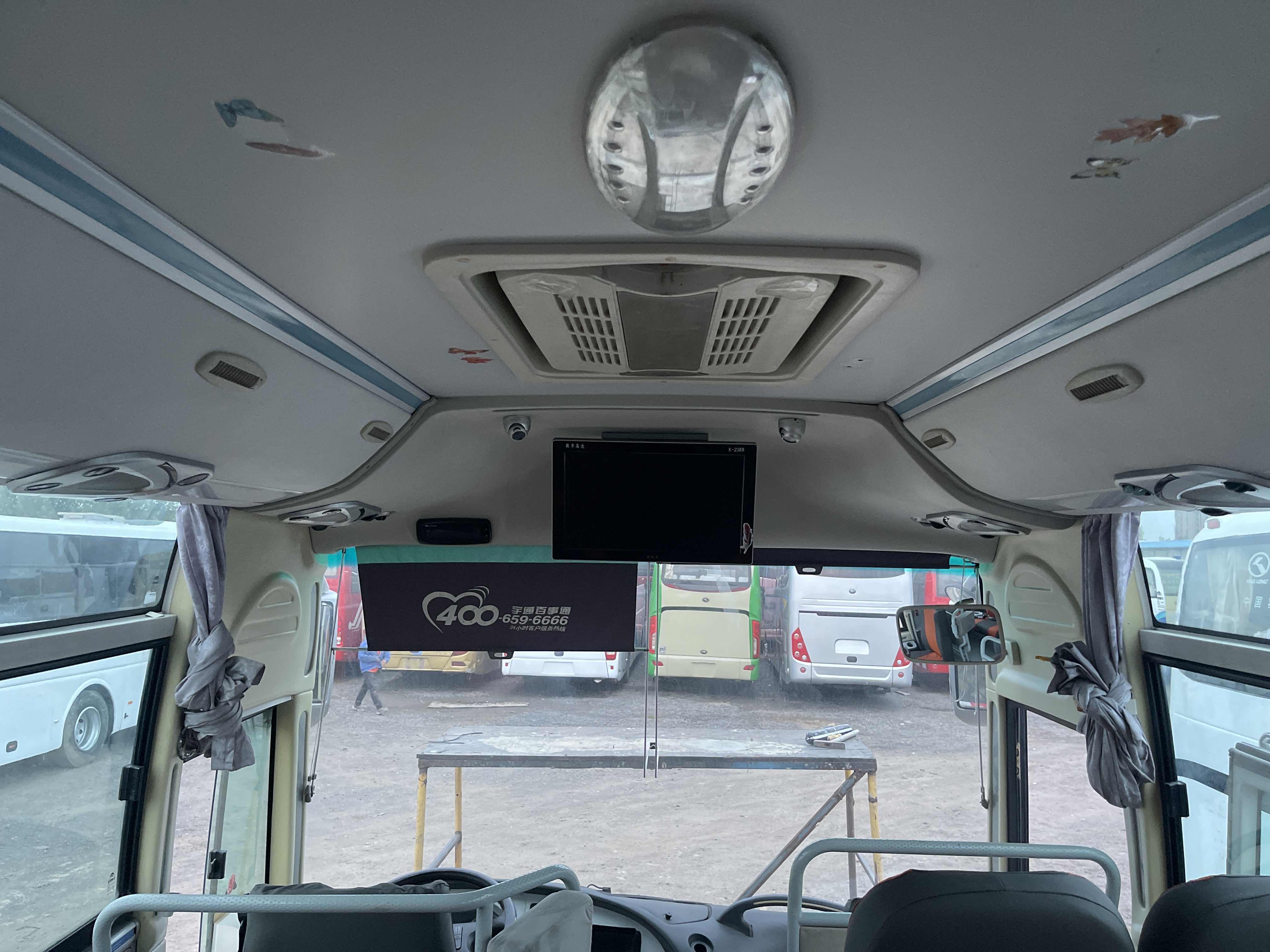 RHD LHD 45-50 Seats Used Yu Tong Luxury City Coach Bus in with 6 8L Engine Capacity