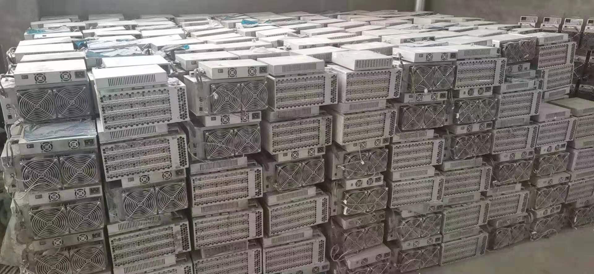 Ebang Ebit E12 BTC Mining Machine 2508W 44TH/T Bitcoin Ebitminer