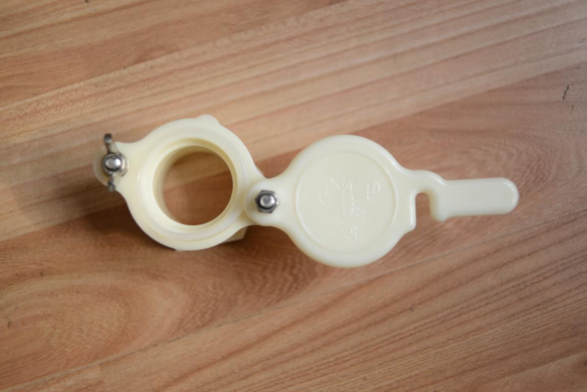 High Quality Beekeeping Equipment White Plastic nylon Honey Gate For beekeeping