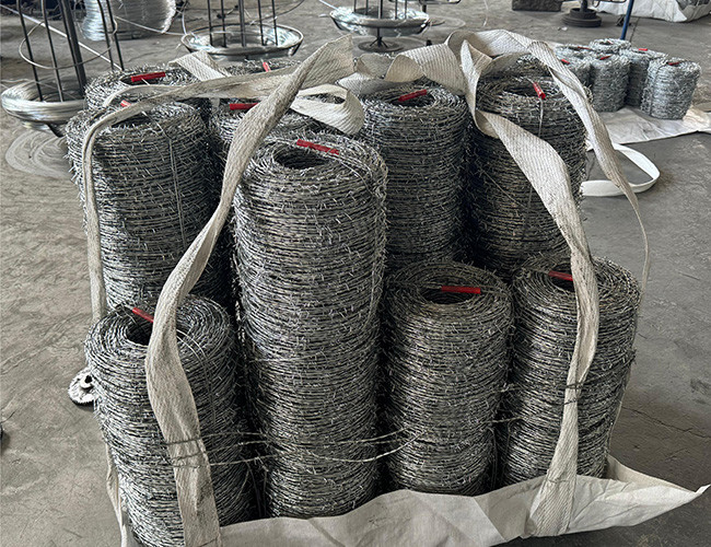 Fence Construction Protection Double Strand Reverse Twist PVC Coated Barbed Wire