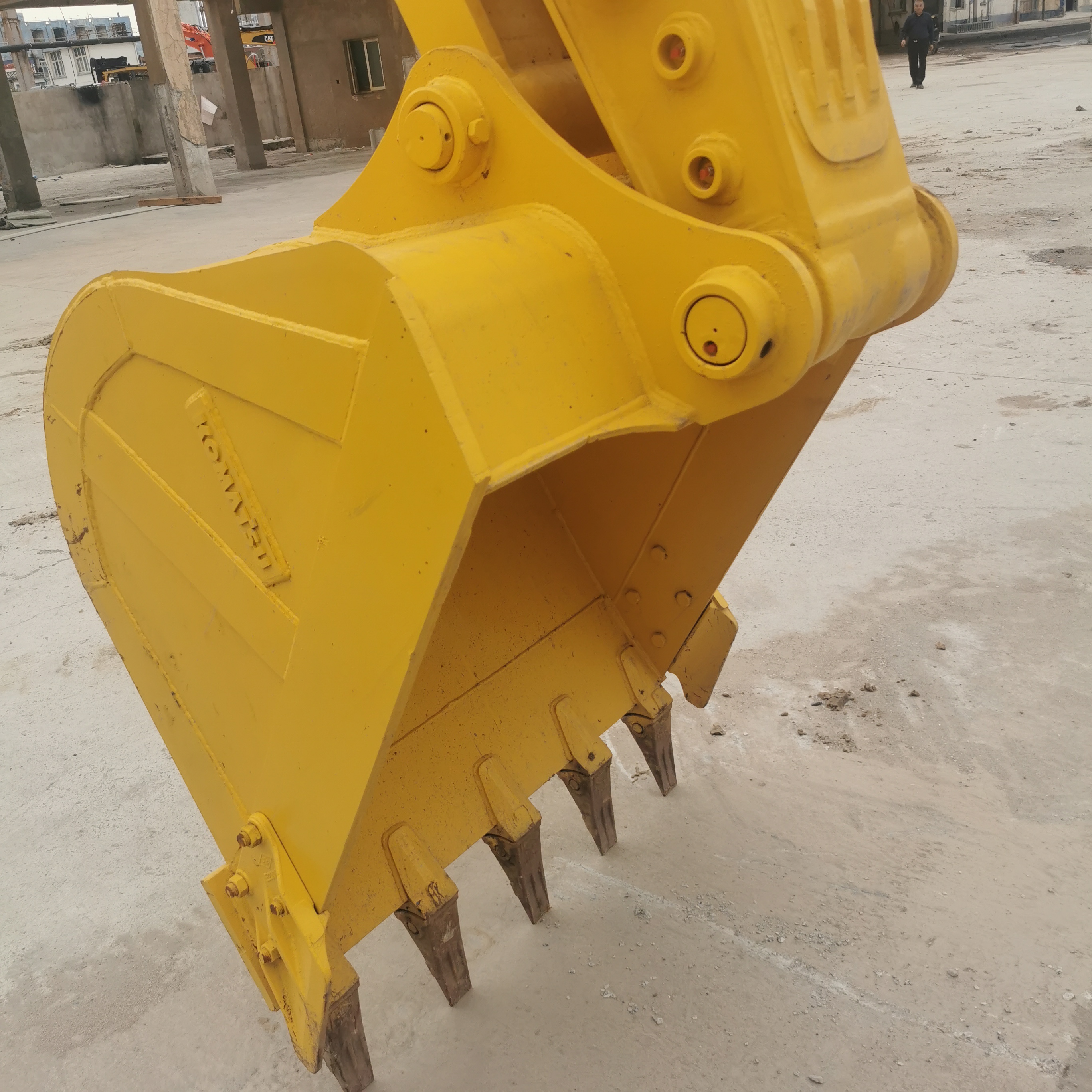 Second Hand Komatsu PC220-8 Excavator Original Japan 22Ton Operating Weight 2023 Year