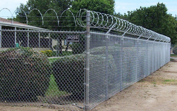 Black PVC Coated Chain-Link Fence/Cyclone 2.1m*15m*50mm*50mm*3.5mm