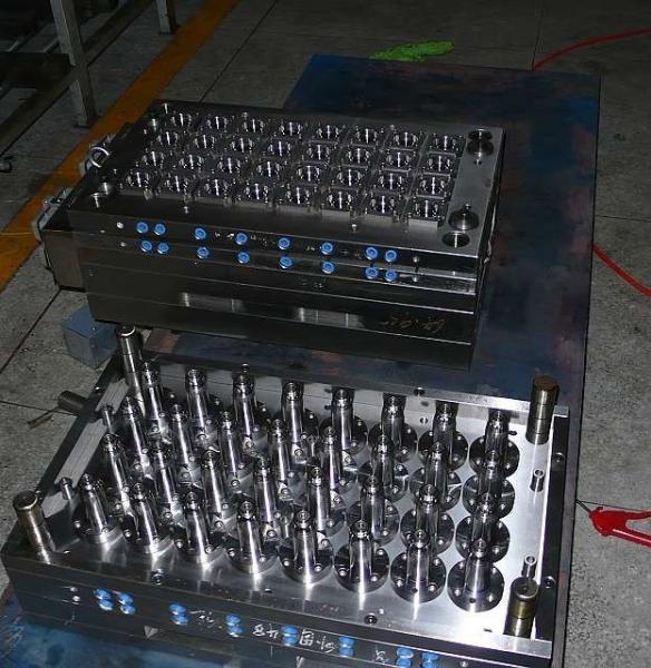 Buy cheap PET Bottle Plastic Injection Molding Machine With Twin Carriage Cylinder from wholesalers
