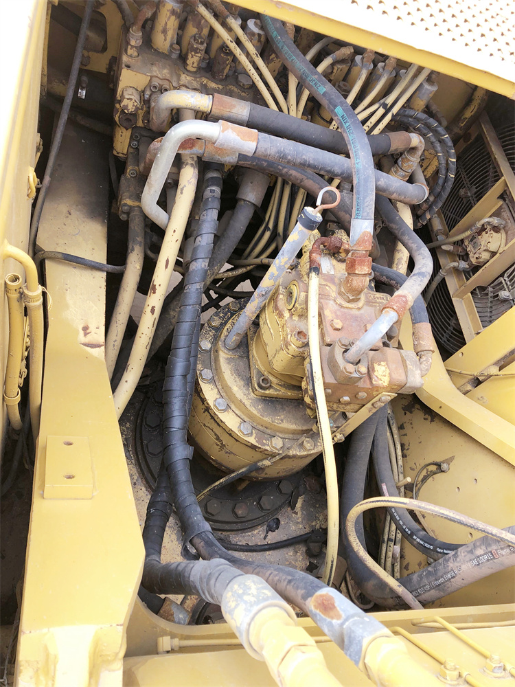 182 KW Good Condition Made in Japan Earth-Moving Machinery 30 Ton Cat 330C Used Excavator in Shanghai