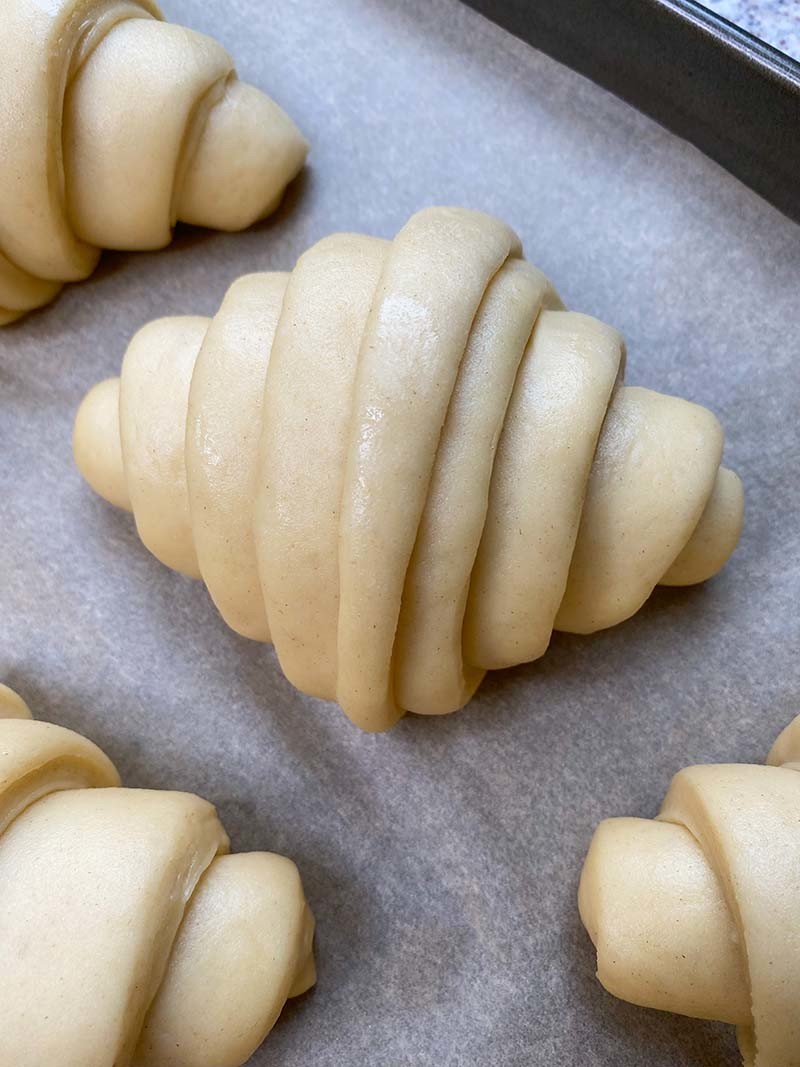 2KW Curved Commercial Croissant Making Machine Butter Croissant Forming Equipment