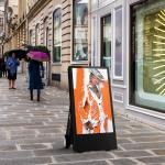 43 Inch Outdoor Digital Poster Screen Signages 1500nit IP56 Battery Powered A