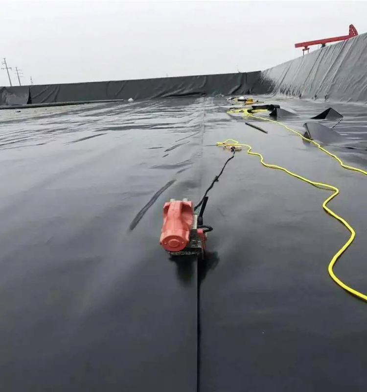 Geomembrane Fish Pond Liner for Landfill Sites Prefabricated Smooth Dam Lining Design