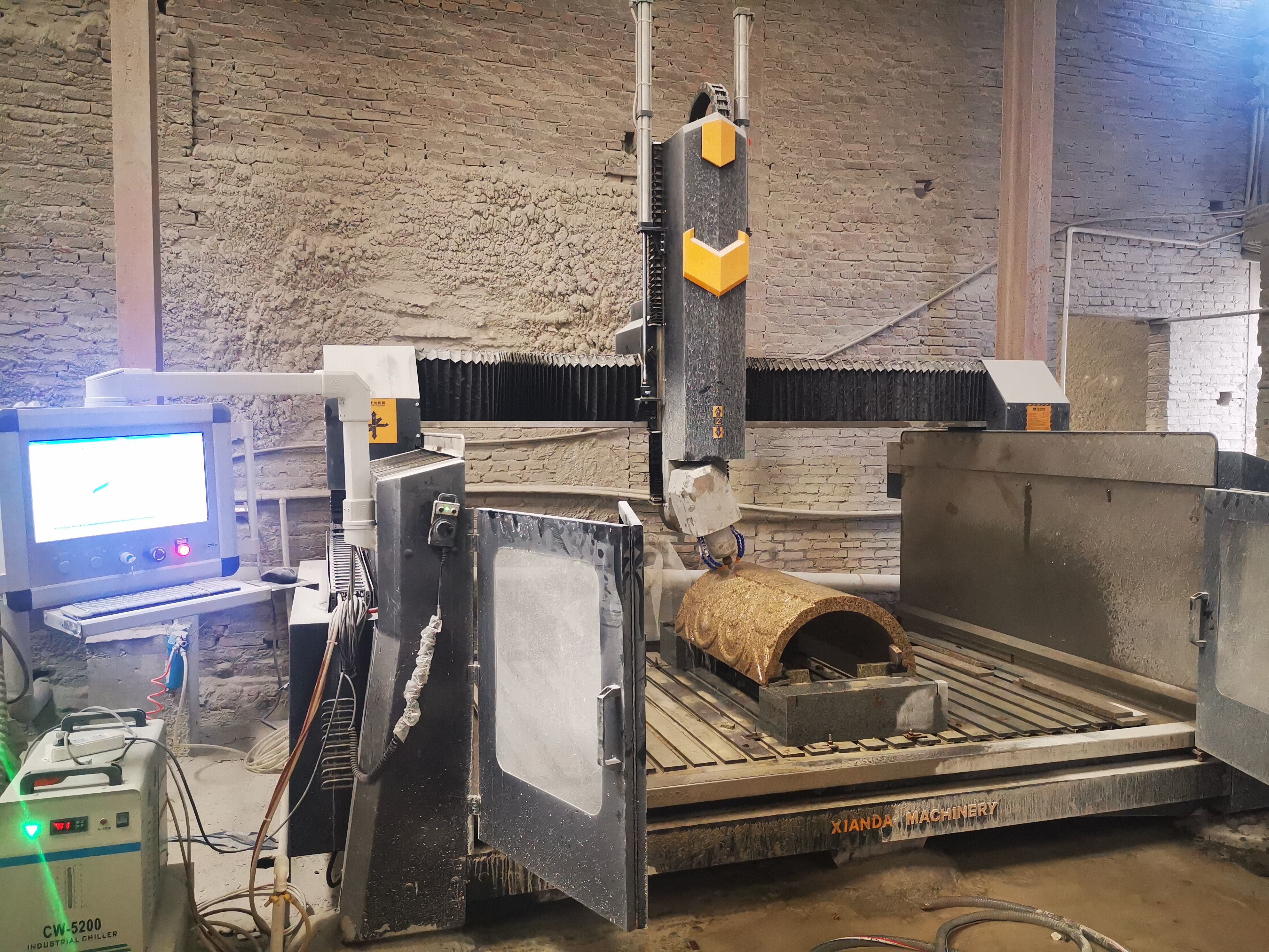 Stable Running 4 Axis Arc Slab Column Carving Machine