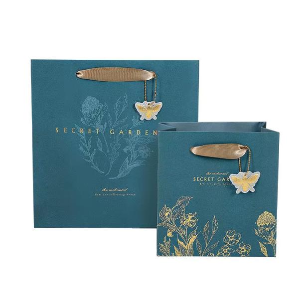 Buy cheap Paper Boutique Jewellery Gift Bag With Handles In White Black Brown And Green from wholesalers