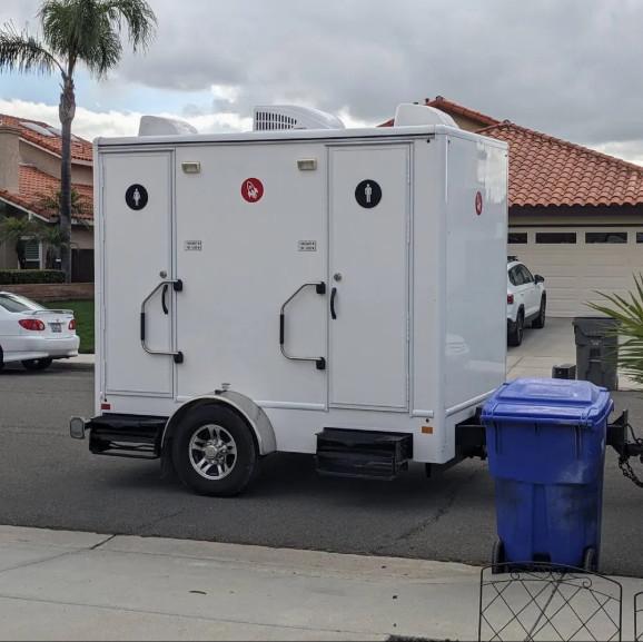 Hot Sale Portable White Shower Toilet 2 Stations Customized Mobile Toilet