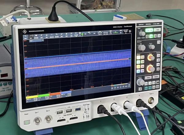Rohde and Schwarz MXO44 Digital Oscilloscope 4 Channel 200 MHz in full working