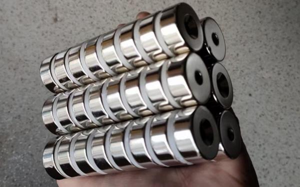 Buy cheap N52 Neodymium Magnet Circular Tube Radial Oriented Sintered from wholesalers