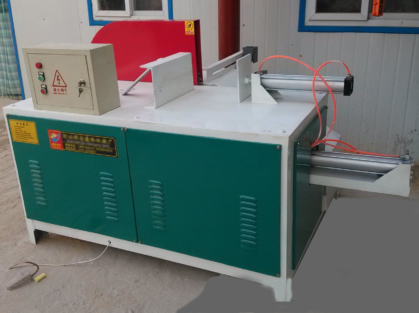 Mobile Chain Sawmill For Big Logs Timber Cutting Vertical Cutting Wood Slasher