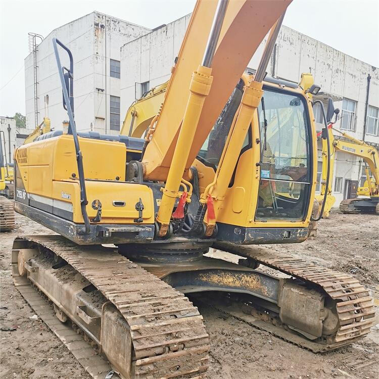 225LC-7 Used Hyundai 225LC Excavator in Excellent Condition with 1 m3 Bucket Capacity