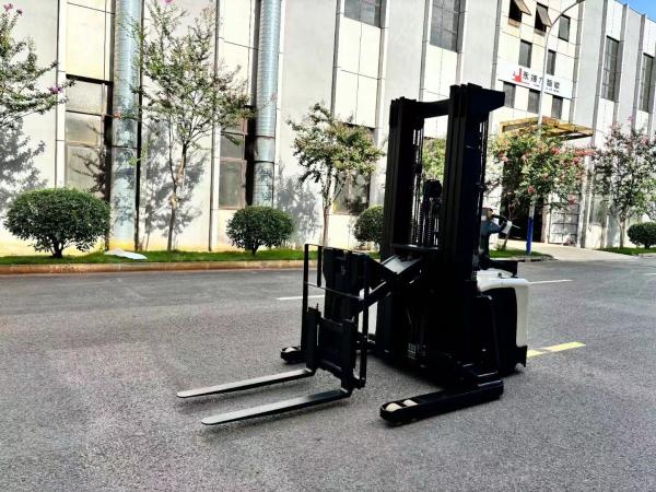 1.5 Ton Height 5 Meters Electric Single-Reach Forklift Truck Battery Capacity