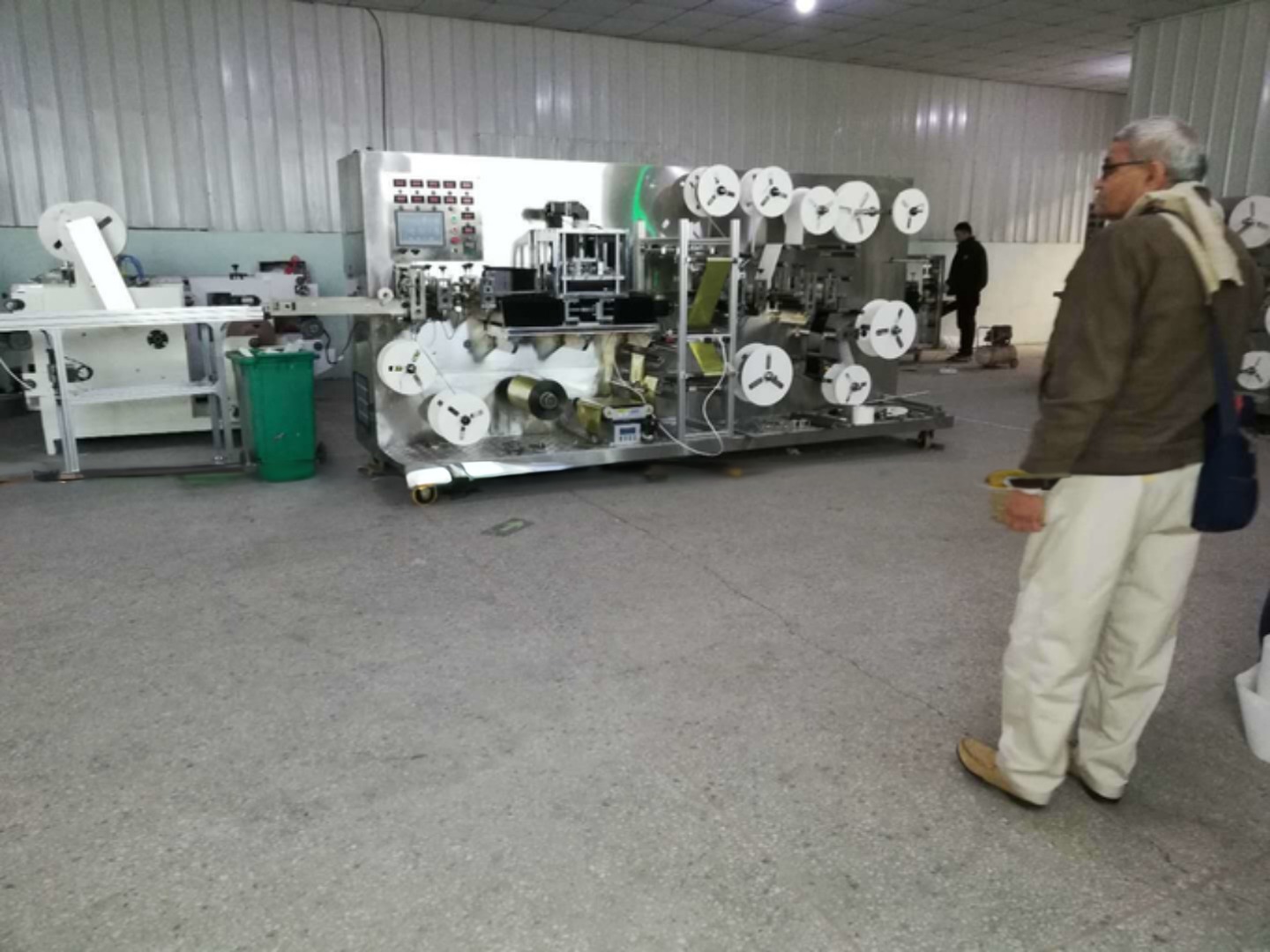 1 Medical Adhesive Suture Material Properties and HOB Cutting Machine for Packaging