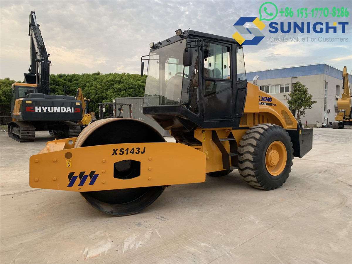 High Efficiency Single Drum 14 Ton Vibratory Road Roller XS143J
