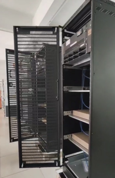 Eltek Flatpack2 48/3000HE Telecom Power System for 3 phase 400V Input Voltage 42U*600*600mm