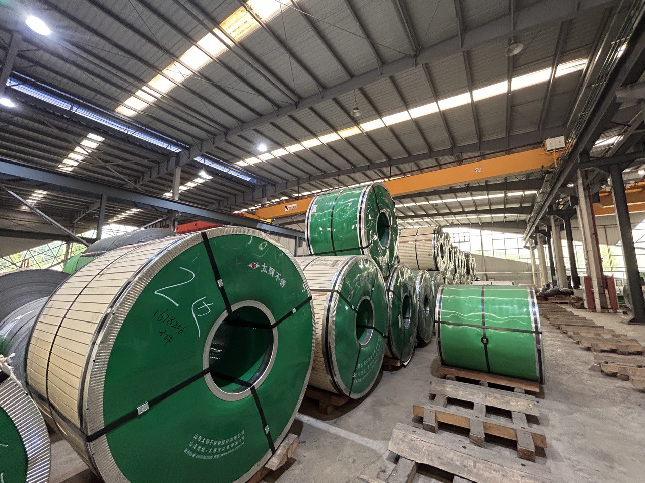 Flexible SS 202 Coil 180mm Versatile 904l Brushed Stainless Steel Strip Customized