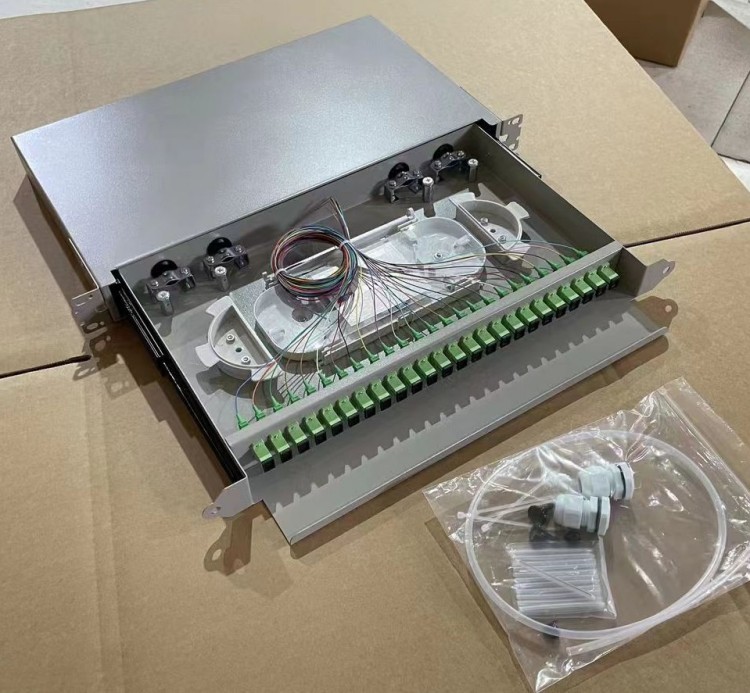 Black 24-48 Slding Type Rack Mount Fiber Optic Patch Panel For Network Cabling