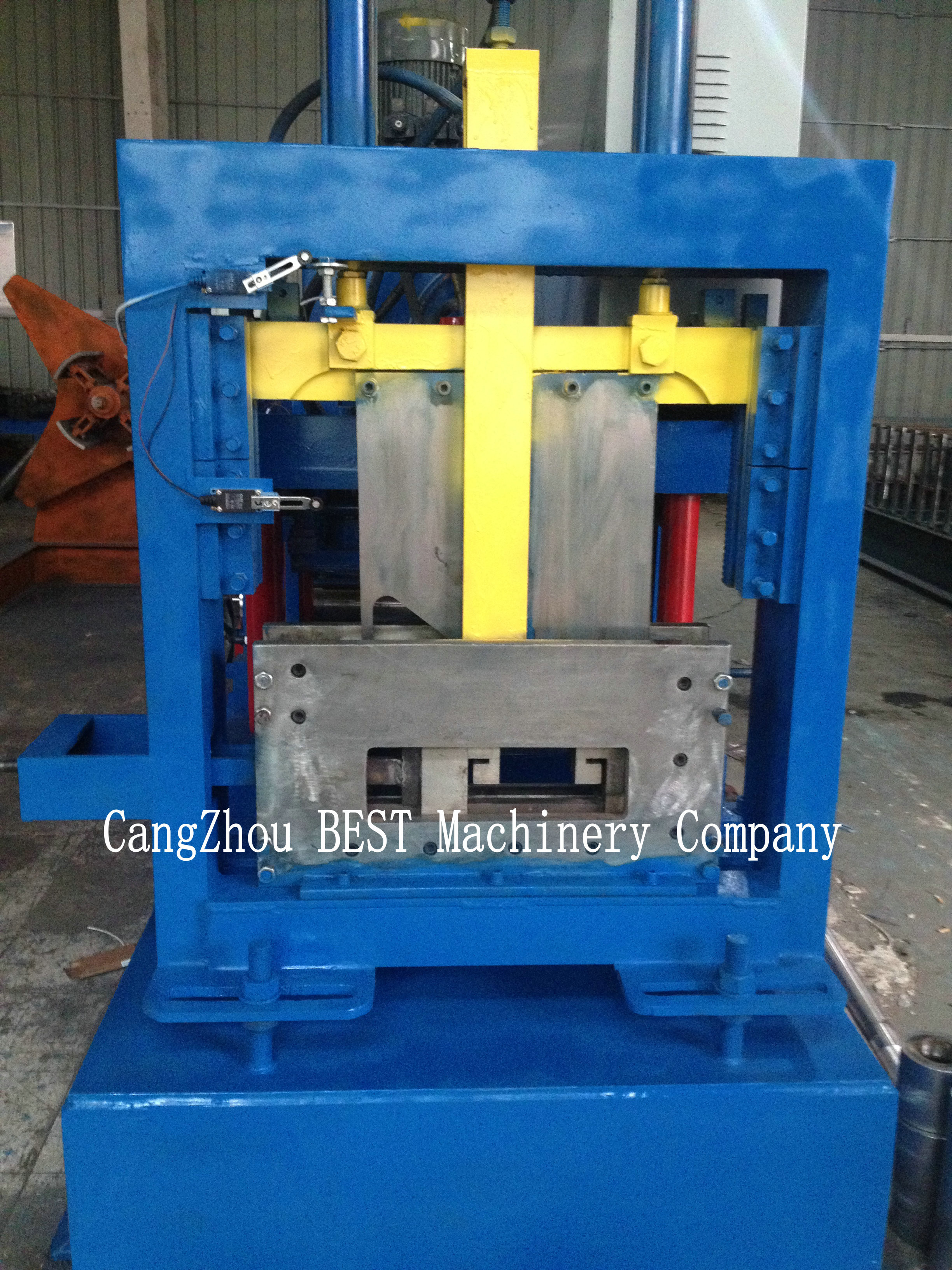 80 - 300 Mm C Purlin Roll Forming Machine Manual Change Size Energy Efficiency