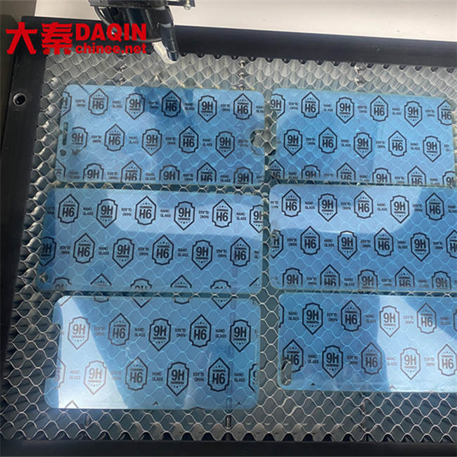 Daqin Screen Protector Laser Cutting Machine For Mobile Privacy Protector 700W 50Hz